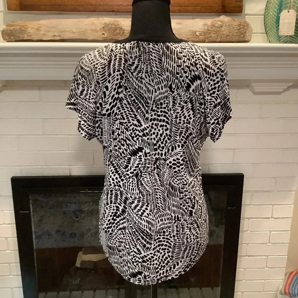 #21 Ellen Tracy Abstract Short Sleeve Blouse Size Small
